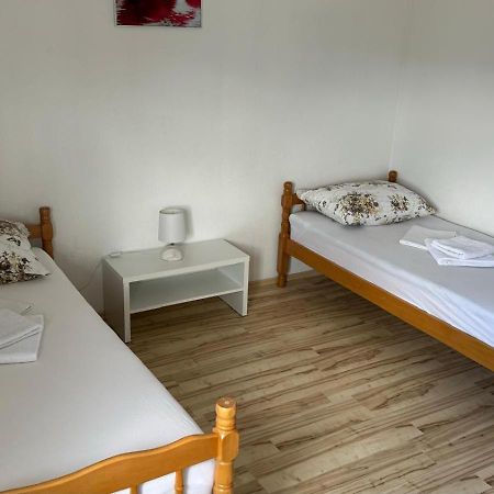 Apartman Malekin Prozor Exterior foto